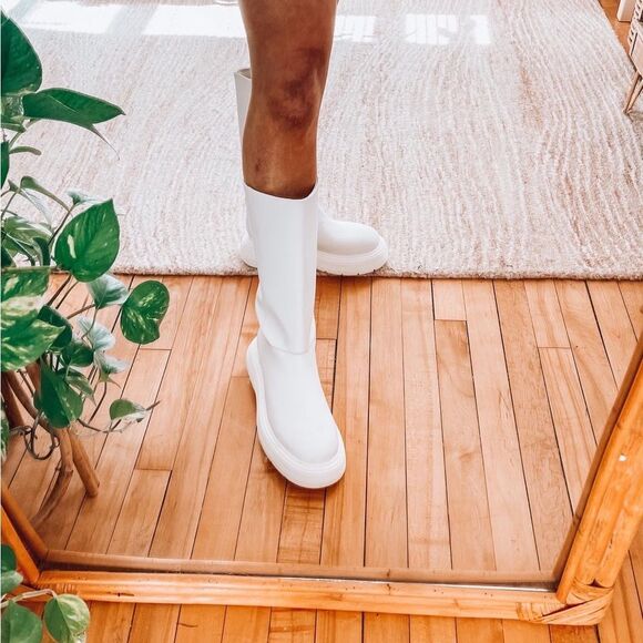 Gia Borghini White Tubular Moon Boots - Picture 5 of 10